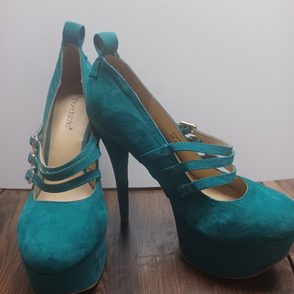 Shoedazzle Heels - Picture 1 of 6